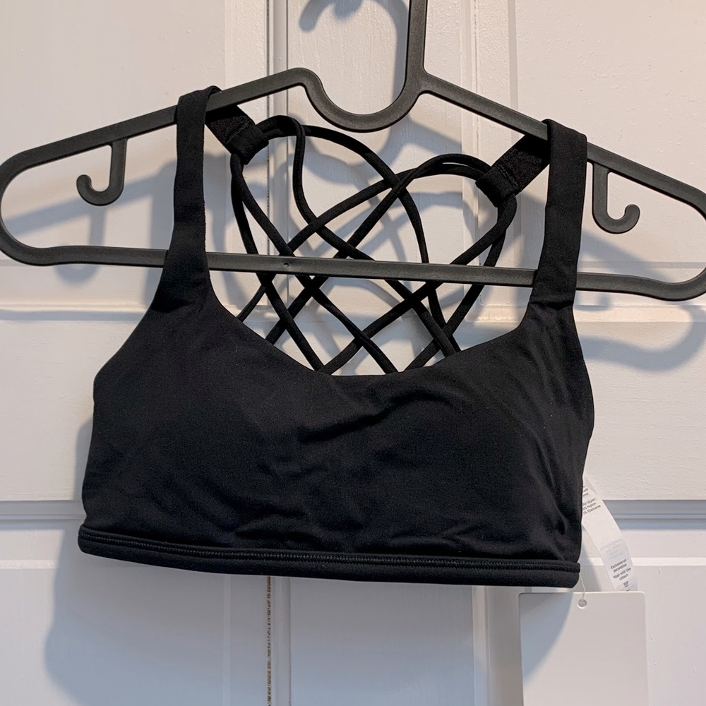 NWT Lululemon Free to Be sports bra